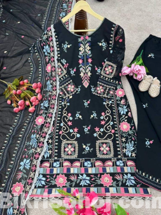 Gorgeous Embroidered Georgette Kameez Suit